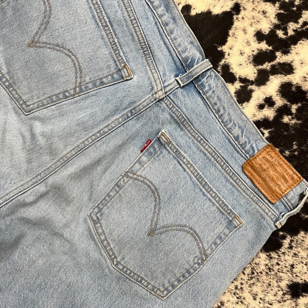 Levi Wedgie Straight 33 waist. Inseam 25” Raw hem - Picture 6 of 7